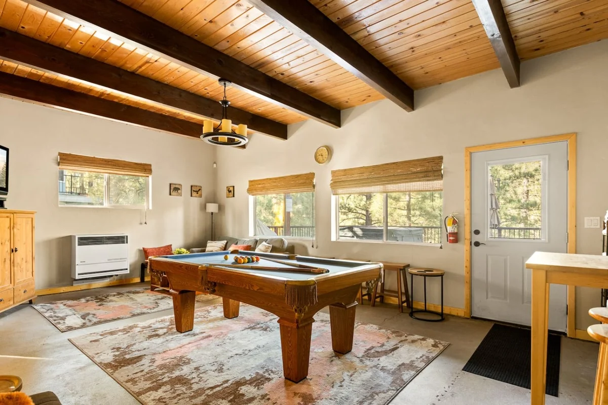 Four Seasons 4 BR Cabin, Views, Games & Hot Tub #62