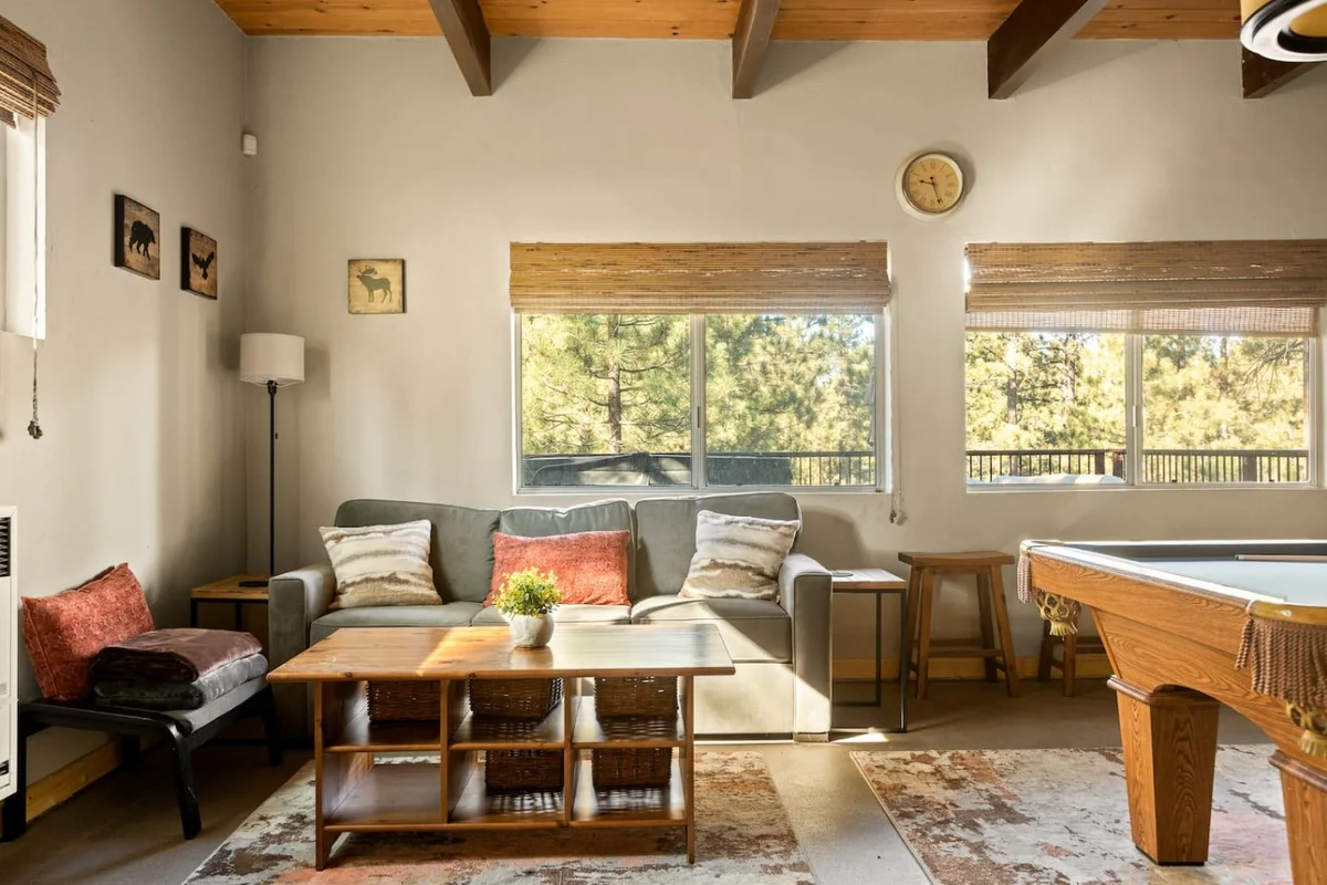 Four Seasons 4 BR Cabin, Views, Games & Hot Tub #75