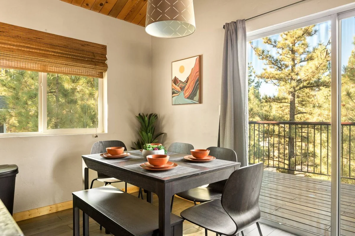 Four Seasons 4 BR Cabin, Views, Games & Hot Tub #72