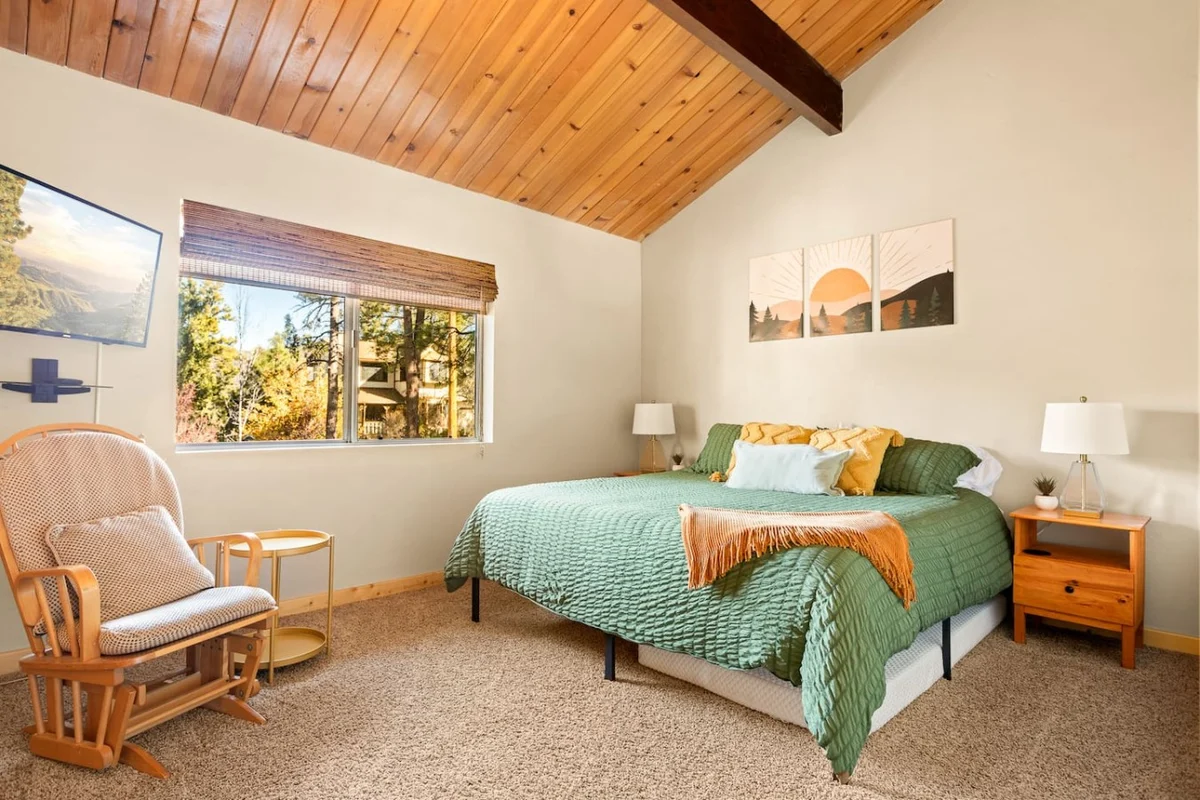 Four Seasons 4 BR Cabin, Views, Games & Hot Tub #58