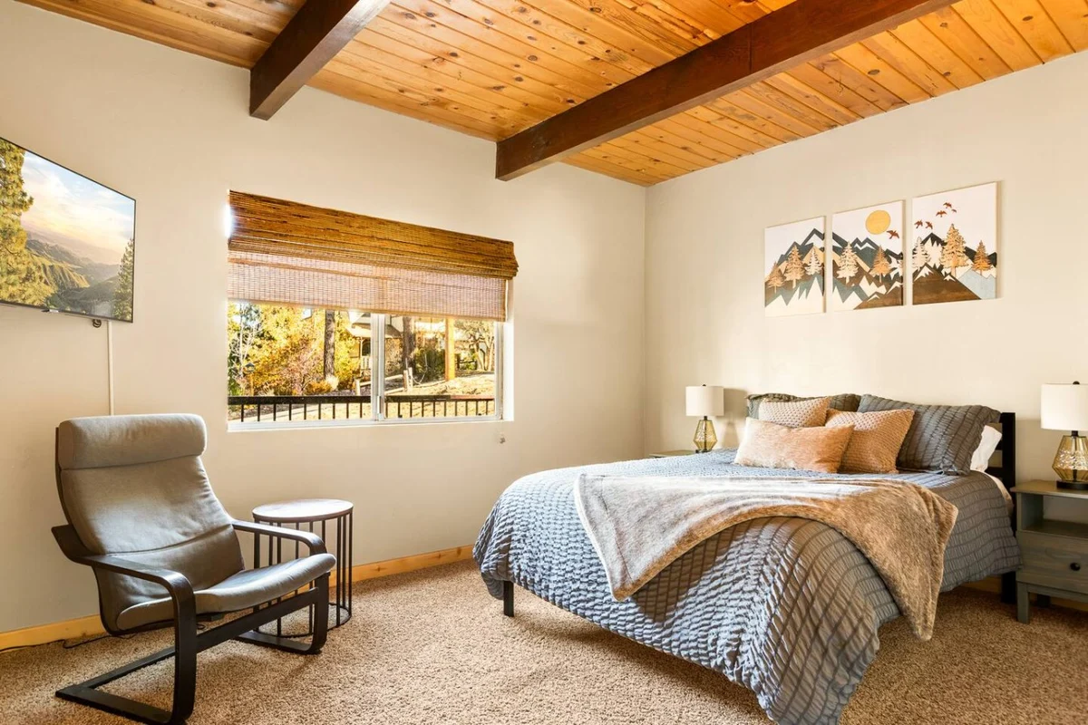 Four Seasons 4 BR Cabin, Views, Games & Hot Tub #71