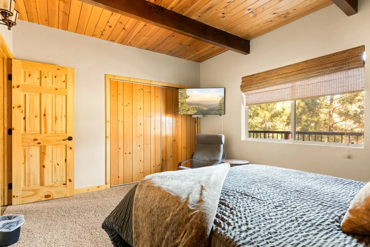 Four Seasons 4 BR Cabin, Views, Games & Hot Tub #68