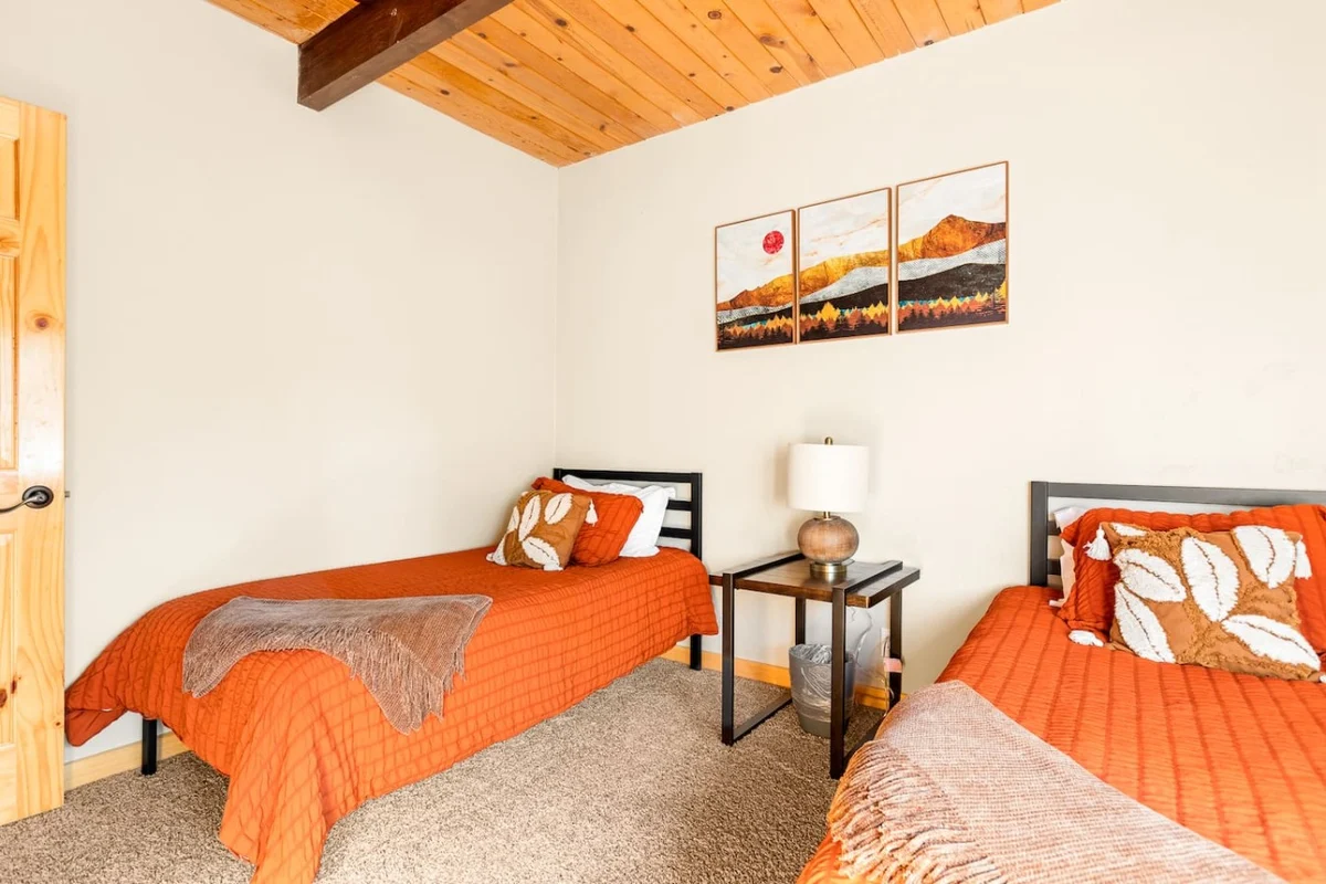 Four Seasons 4 BR Cabin, Views, Games & Hot Tub #49