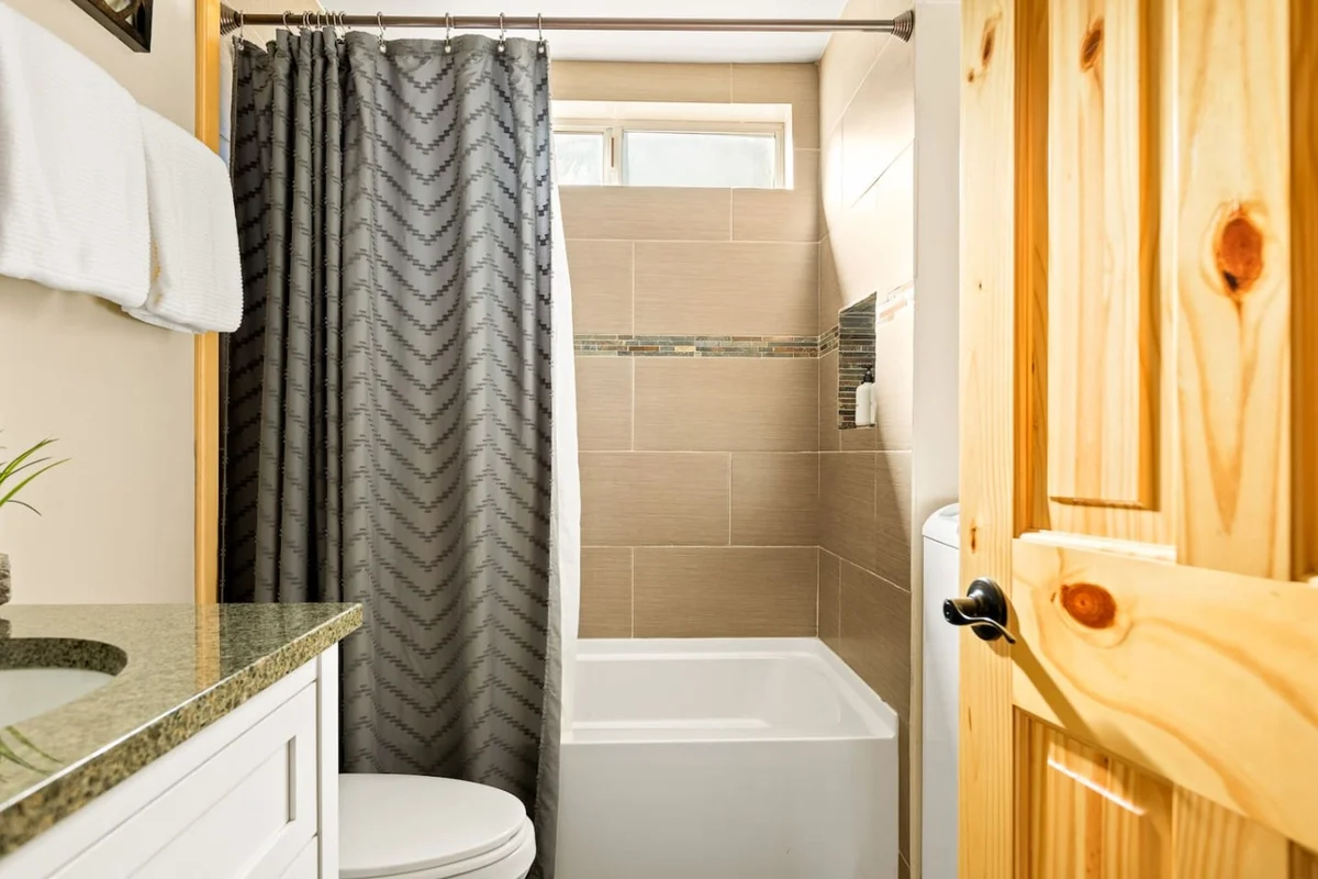 Four Seasons 4 BR Cabin, Views, Games & Hot Tub #46