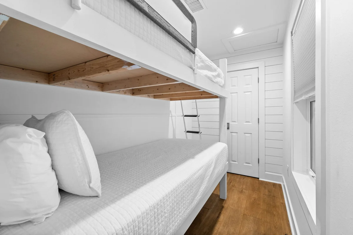 Bedroom 1 image 1