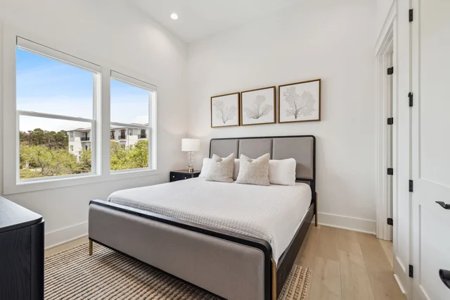 Bedroom 1 image 1