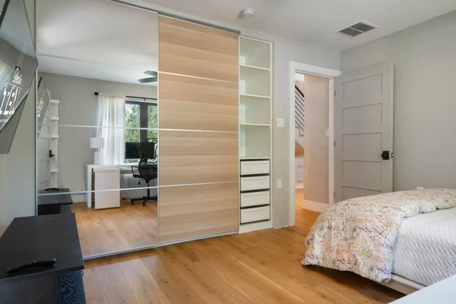 Bedroom 5 image 1