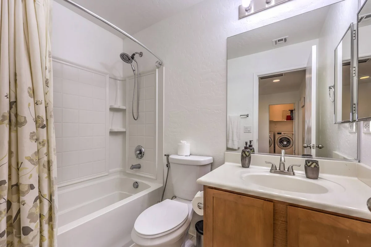 Modern 5BR Home Near Vegas Strip & Airport #38