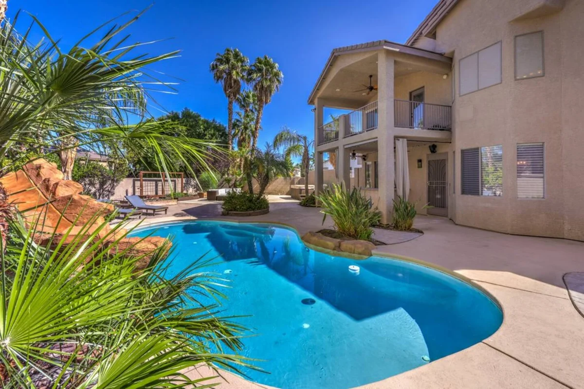 Lux Pool Villa in Green Valley Ranch with Jacuzzi #65
