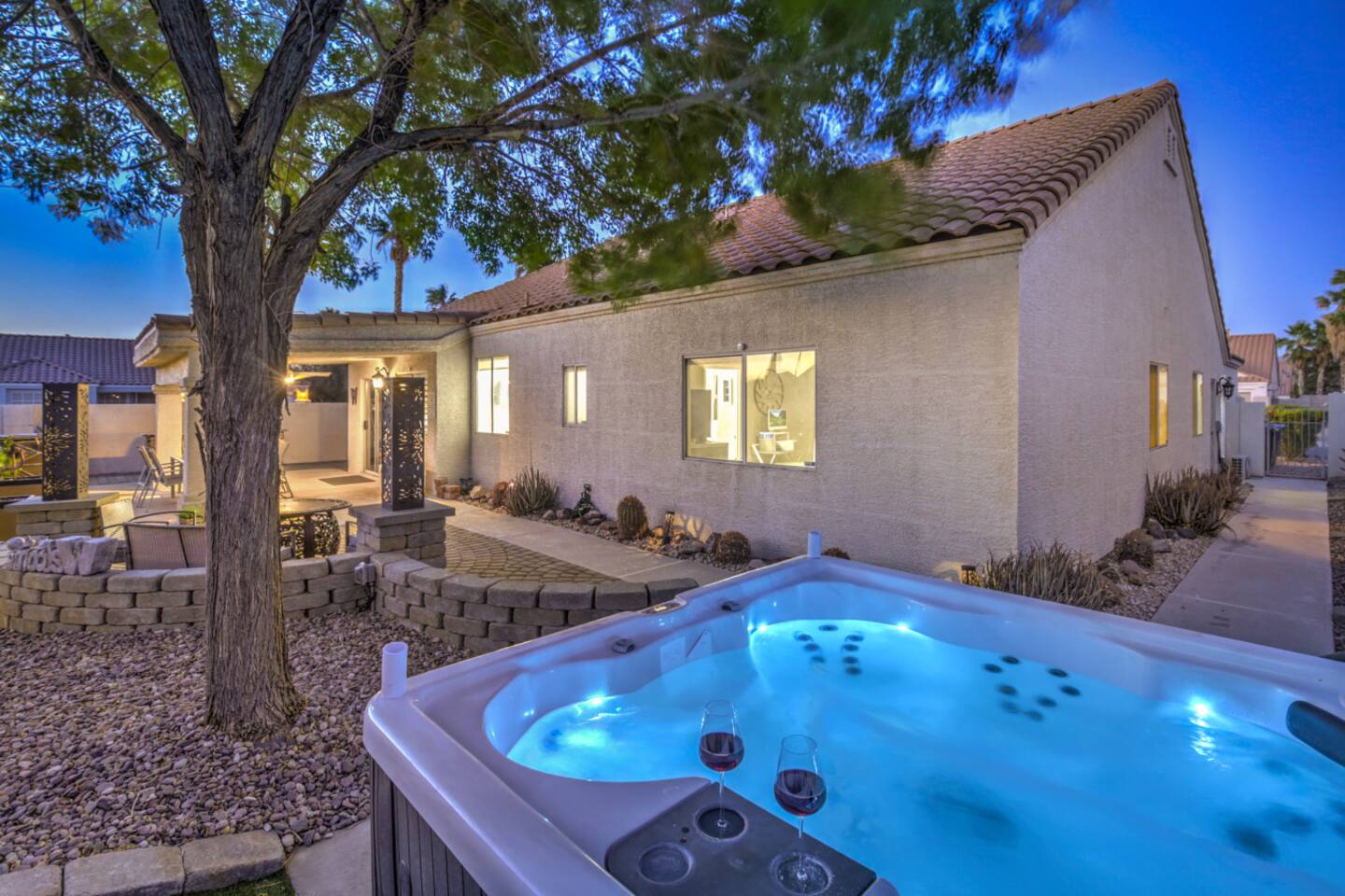 Luxanto Vacation Rentals cover