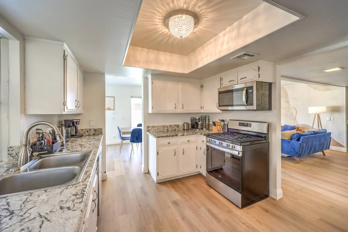 Oasis near STRIP-Lap Pool, Spa, Sauna, Poker, Deck #6