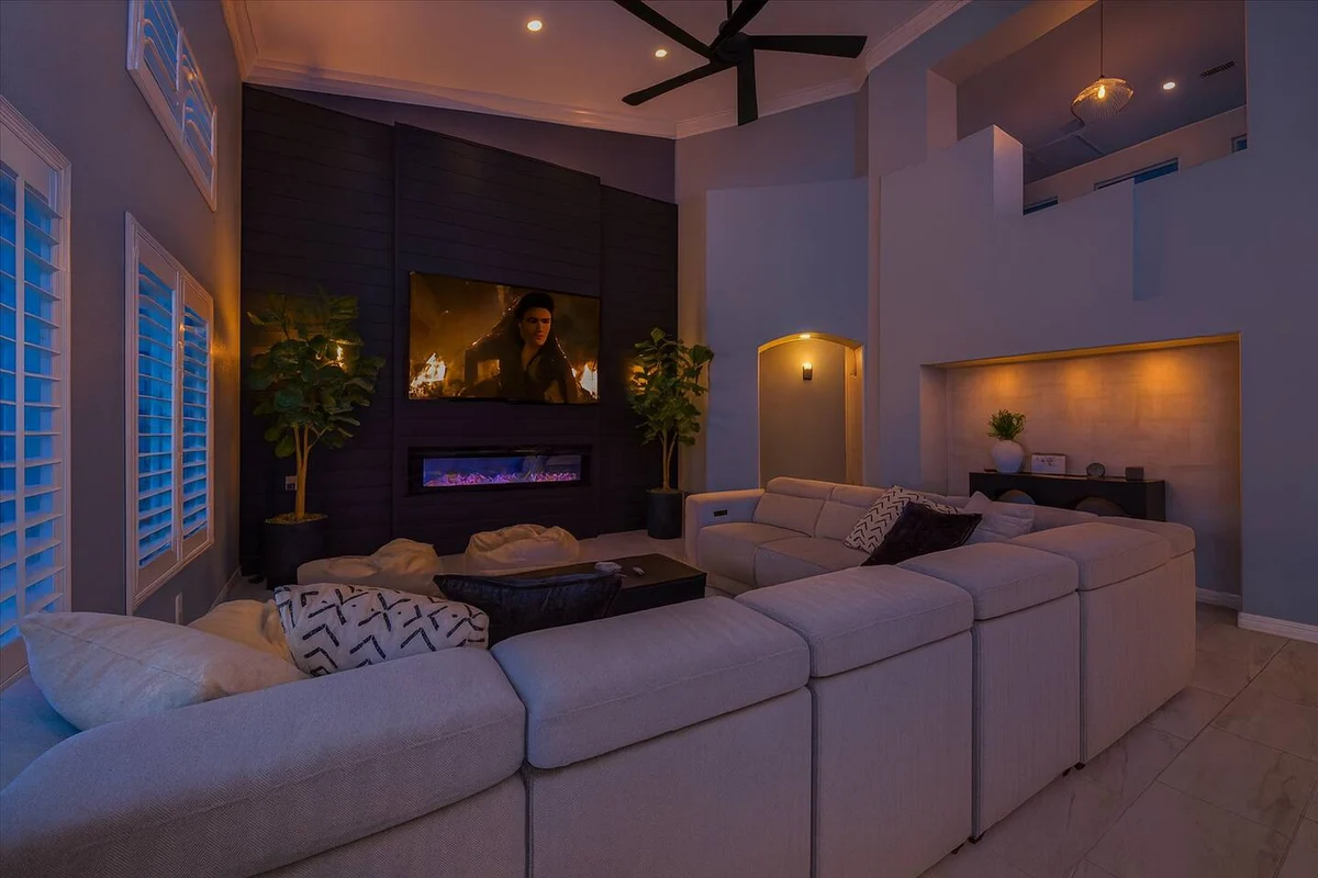Home in Las Vegas property photo 3