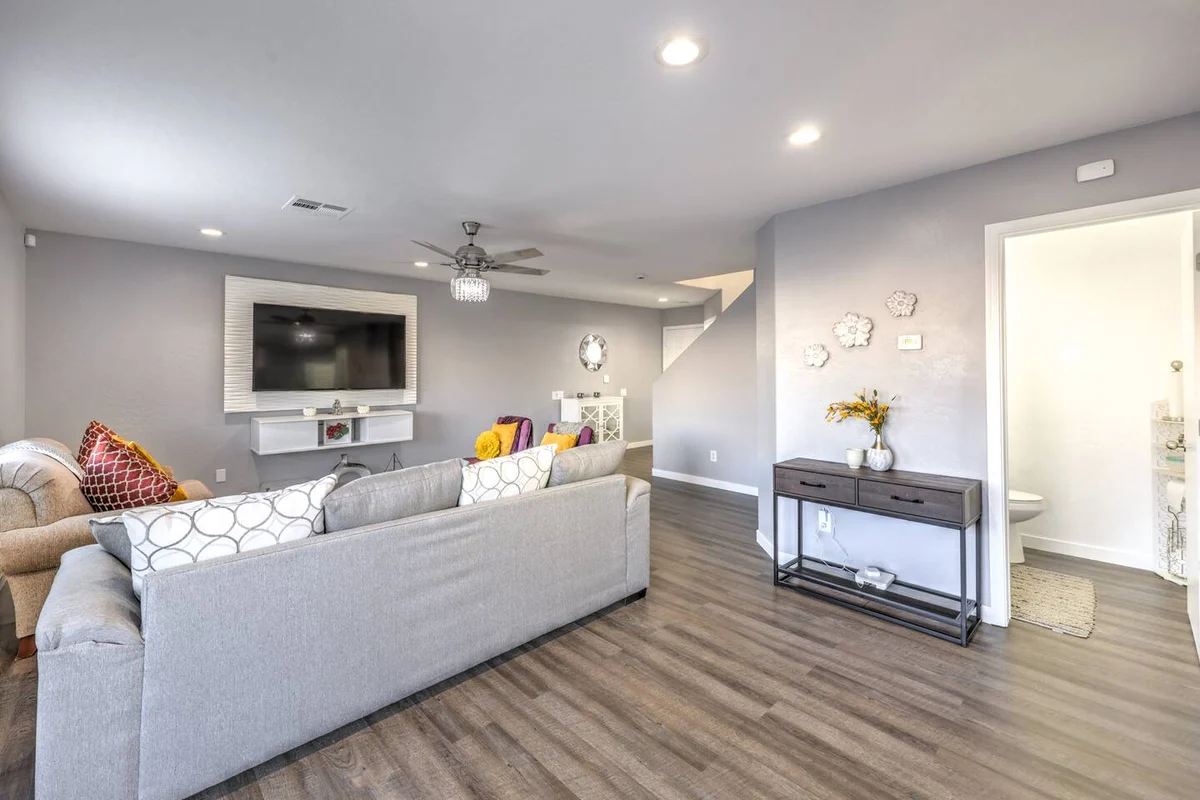 Modern 5BR Home Near Vegas Strip & Airport #24