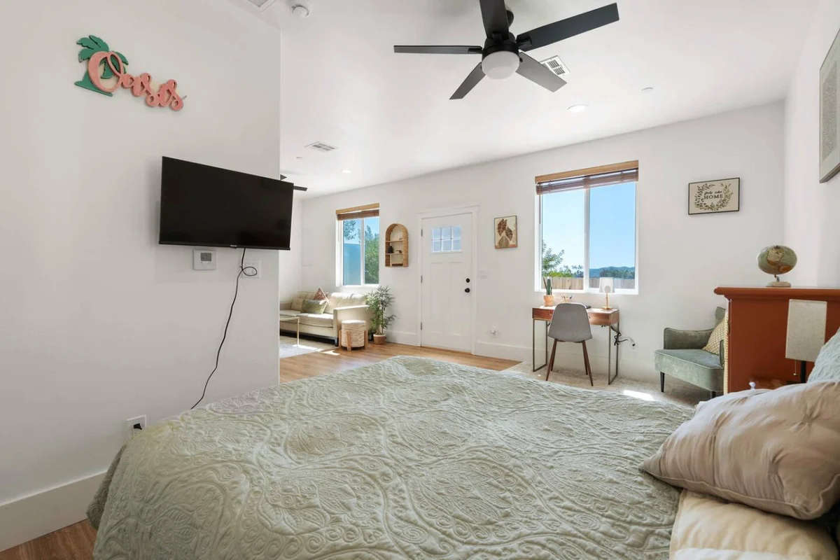 Bedroom 5 image 1