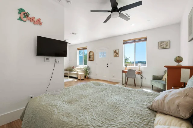 Bedroom 5 image 1
