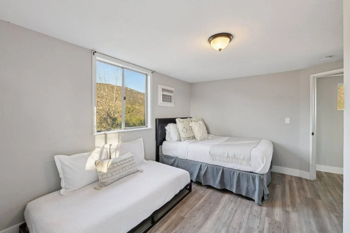 Bedroom 1 image 1