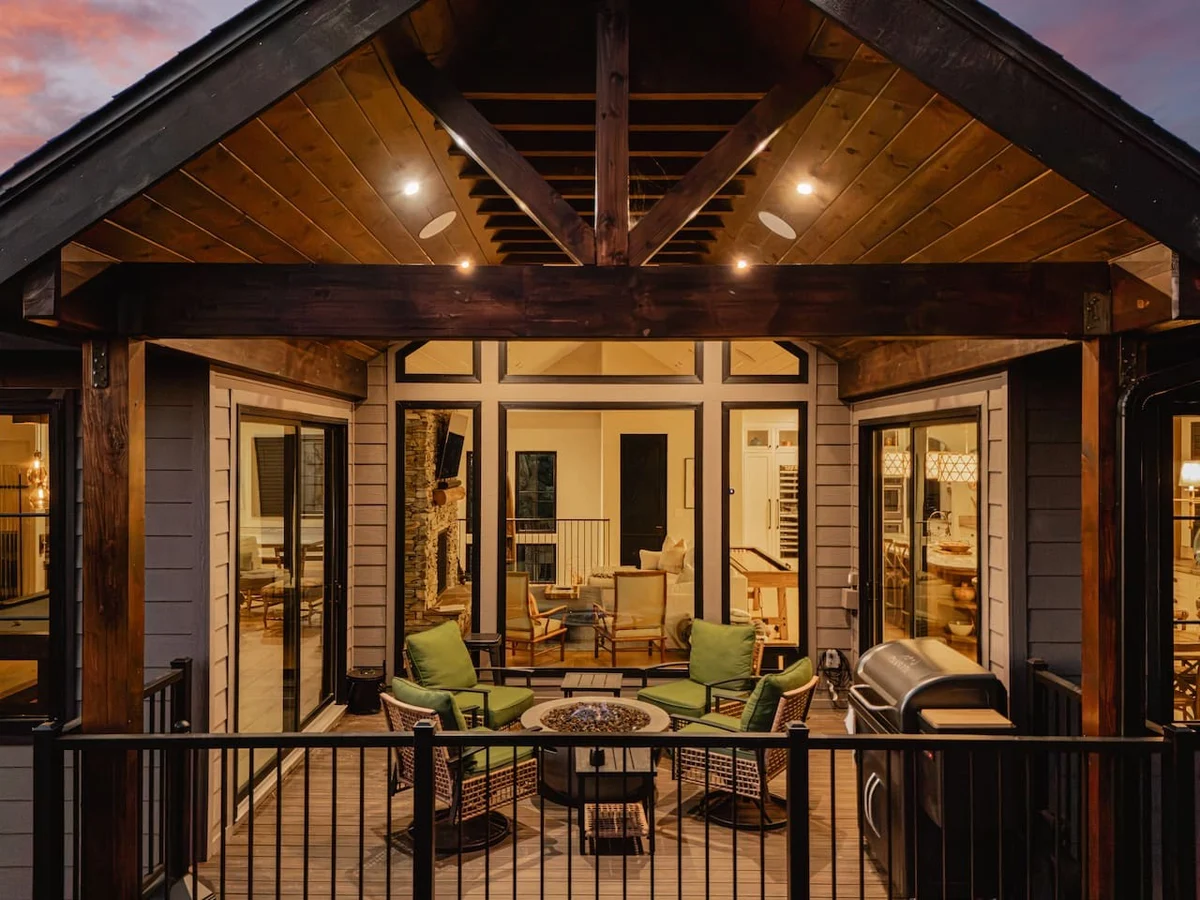 Custom Lux Cabin, Lake Views, Spa & Game Room #111