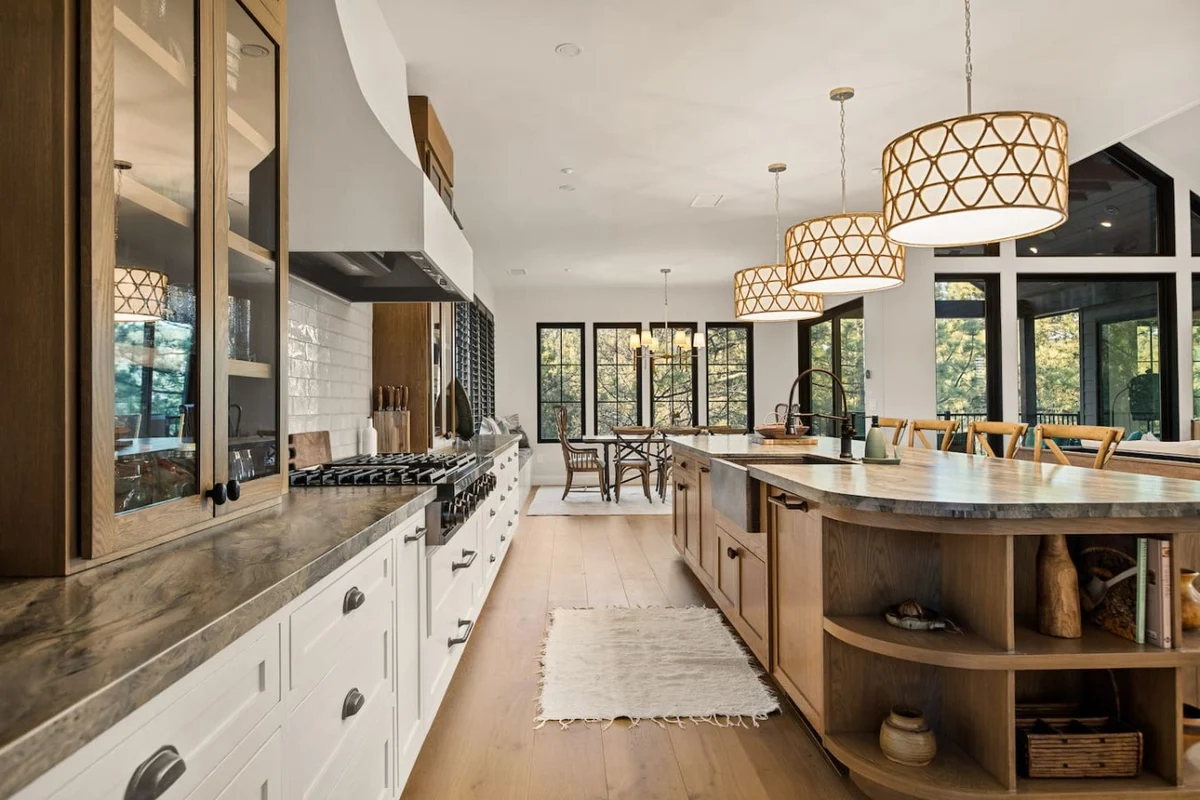 Custom Lux Cabin, Lake Views, Spa & Game Room #117