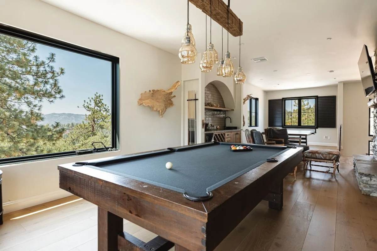 Custom Lux Cabin, Lake Views, Spa & Game Room #143