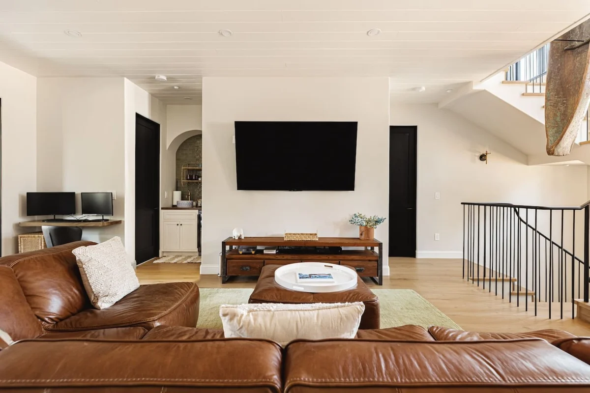 Custom Lux Cabin, Lake Views, Spa & Game Room #157