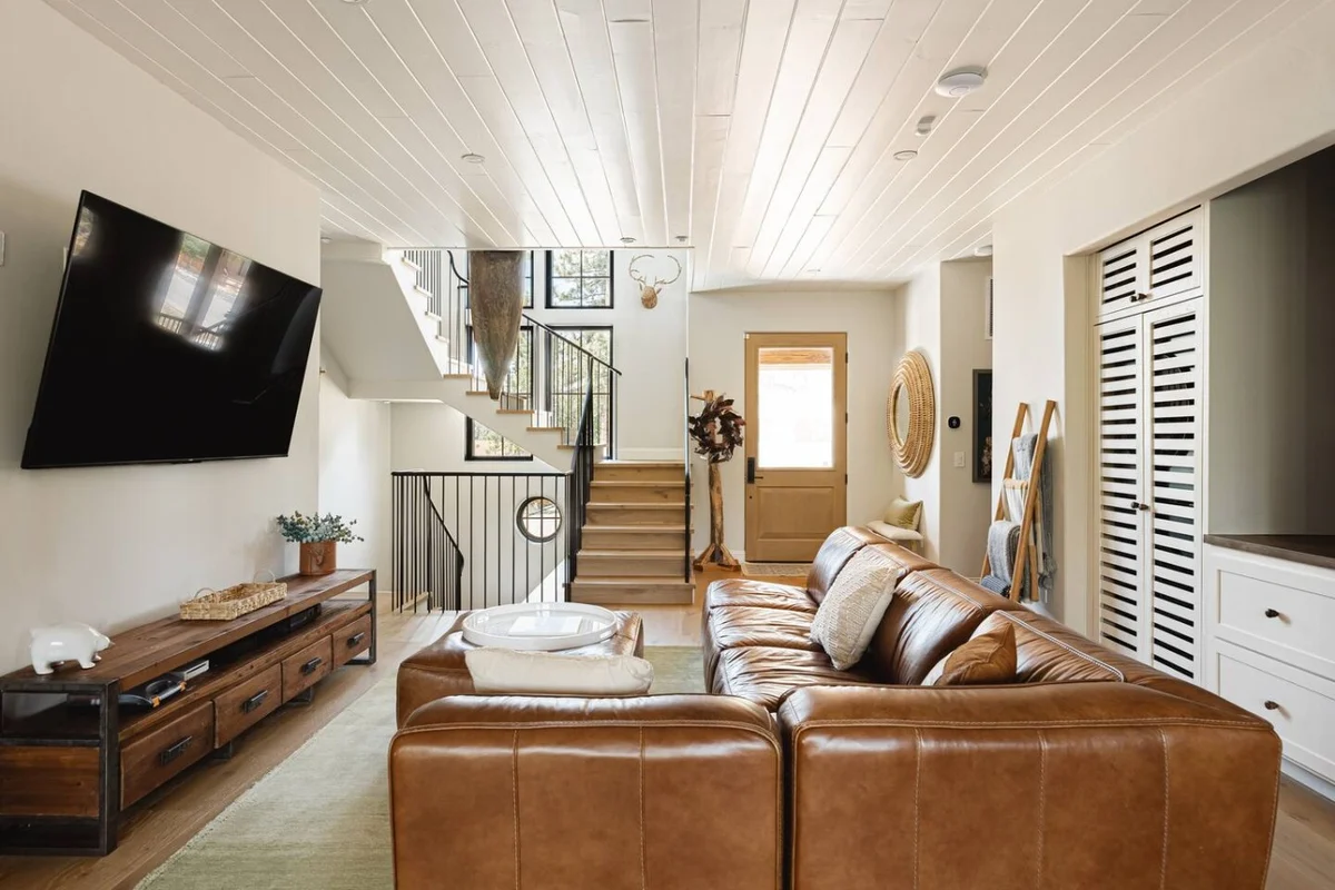 Custom Lux Cabin, Lake Views, Spa & Game Room #167