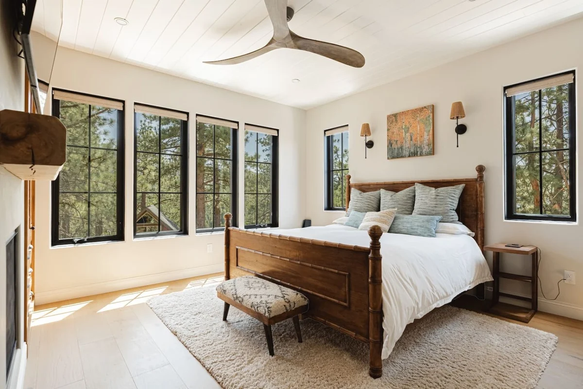 Custom Lux Cabin, Lake Views, Spa & Game Room #128