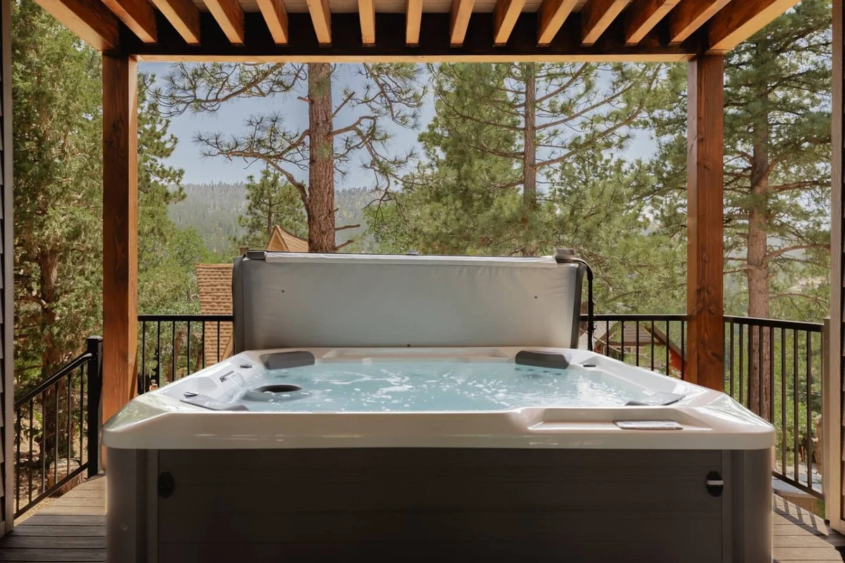 Custom Lux Cabin, Lake Views, Spa & Game Room #162