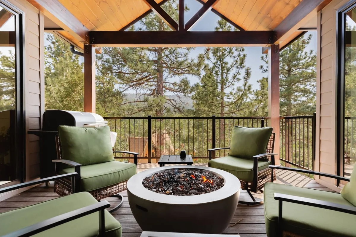 Custom Lux Cabin, Lake Views, Spa & Game Room #132