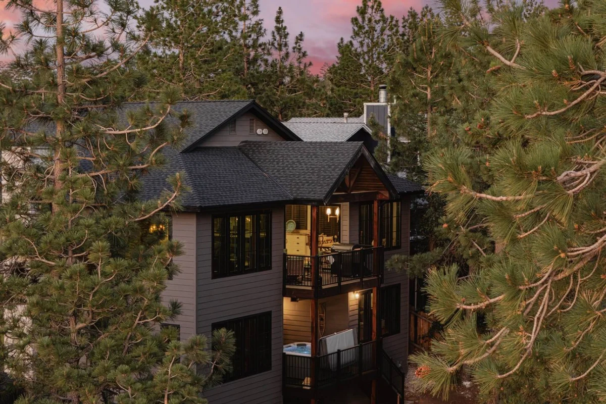 Custom Lux Cabin, Lake Views, Spa & Game Room #135