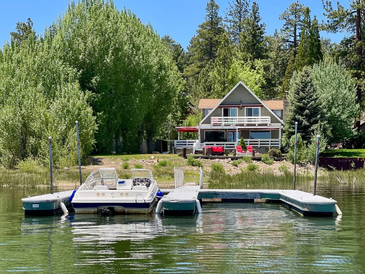 4BR Lakefront Vibes Getaway | Dock, Spa & Games #137