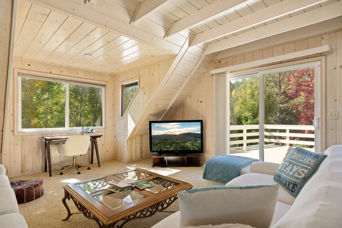 4BR Lakefront Vibes Getaway | Dock, Spa & Games #112