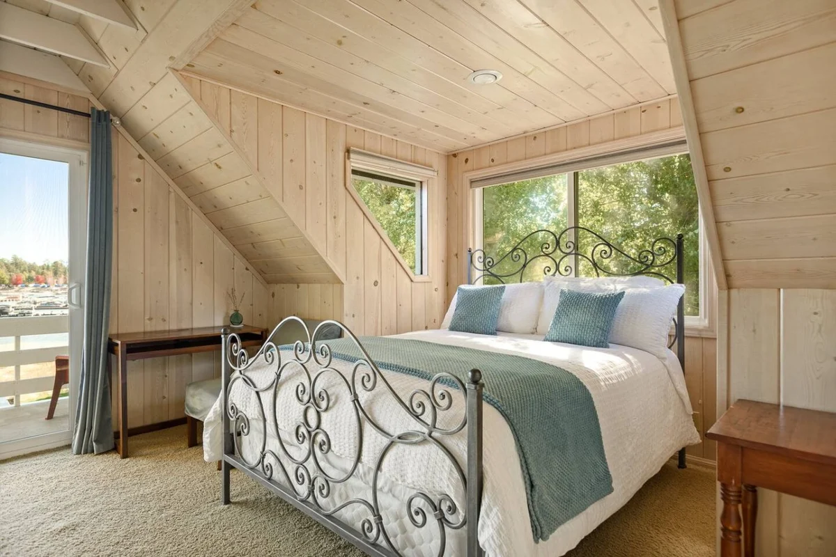 4BR Lakefront Vibes Getaway | Dock, Spa & Games #143
