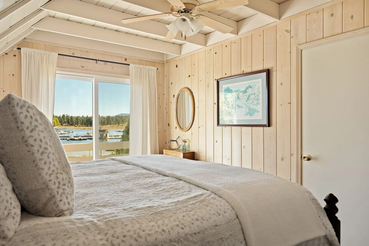 4BR Lakefront Vibes Getaway | Dock, Spa & Games #125