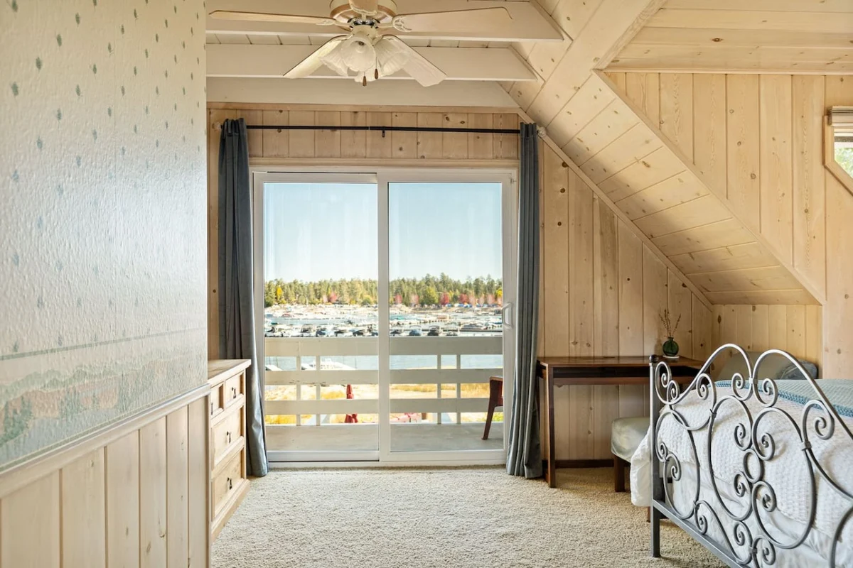 4BR Lakefront Vibes Getaway | Dock, Spa & Games #133