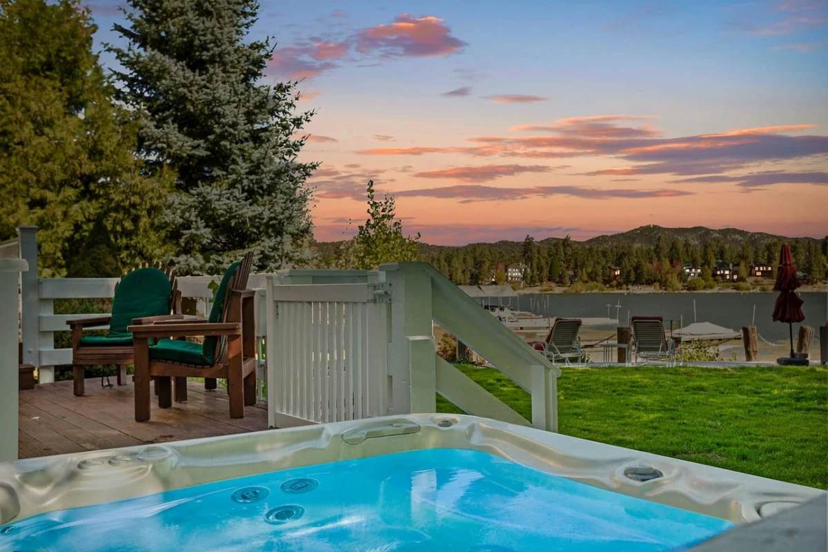 4BR Lakefront Vibes Getaway | Dock, Spa & Games #145