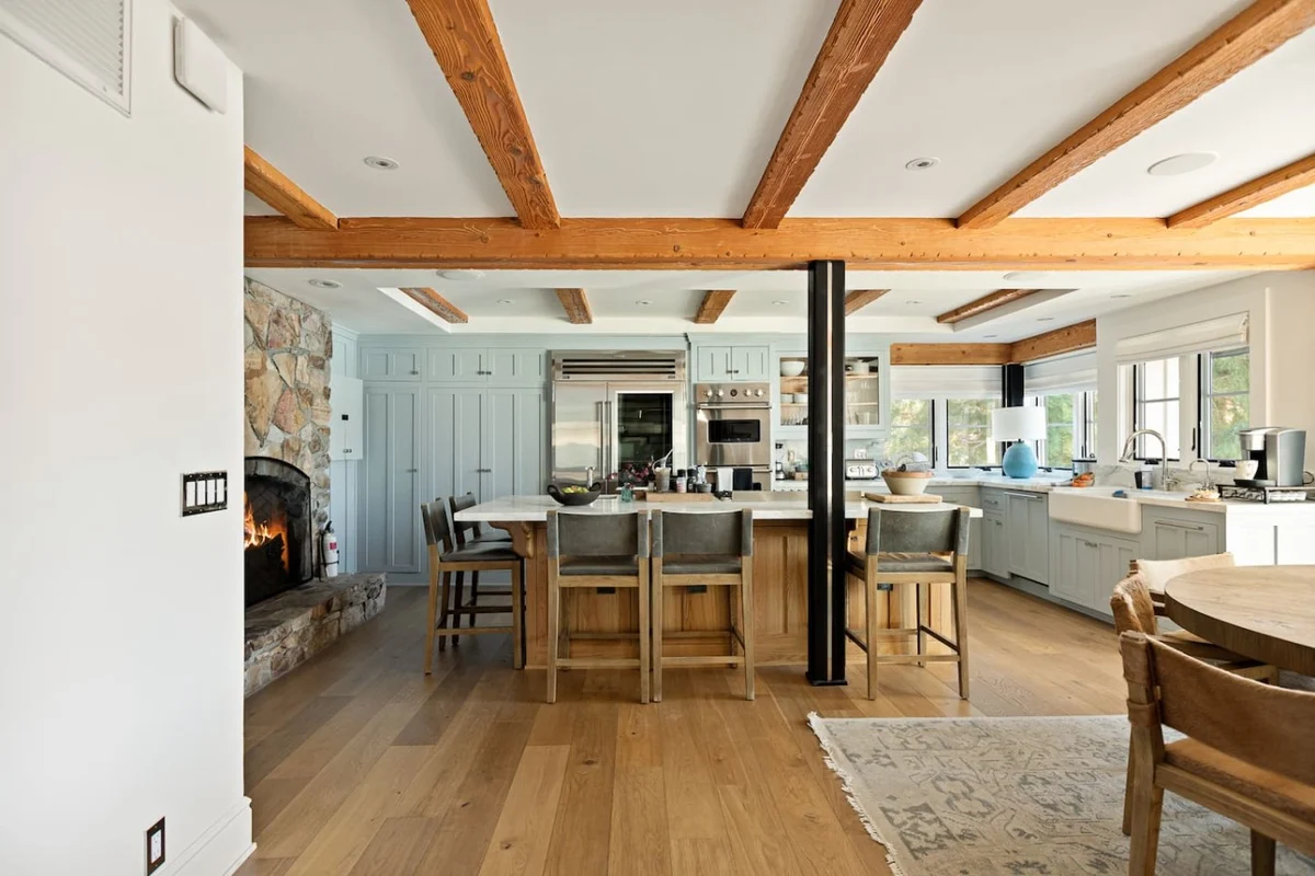 Whimsy by the Water Lakefront Cabin & Hot Tub #127