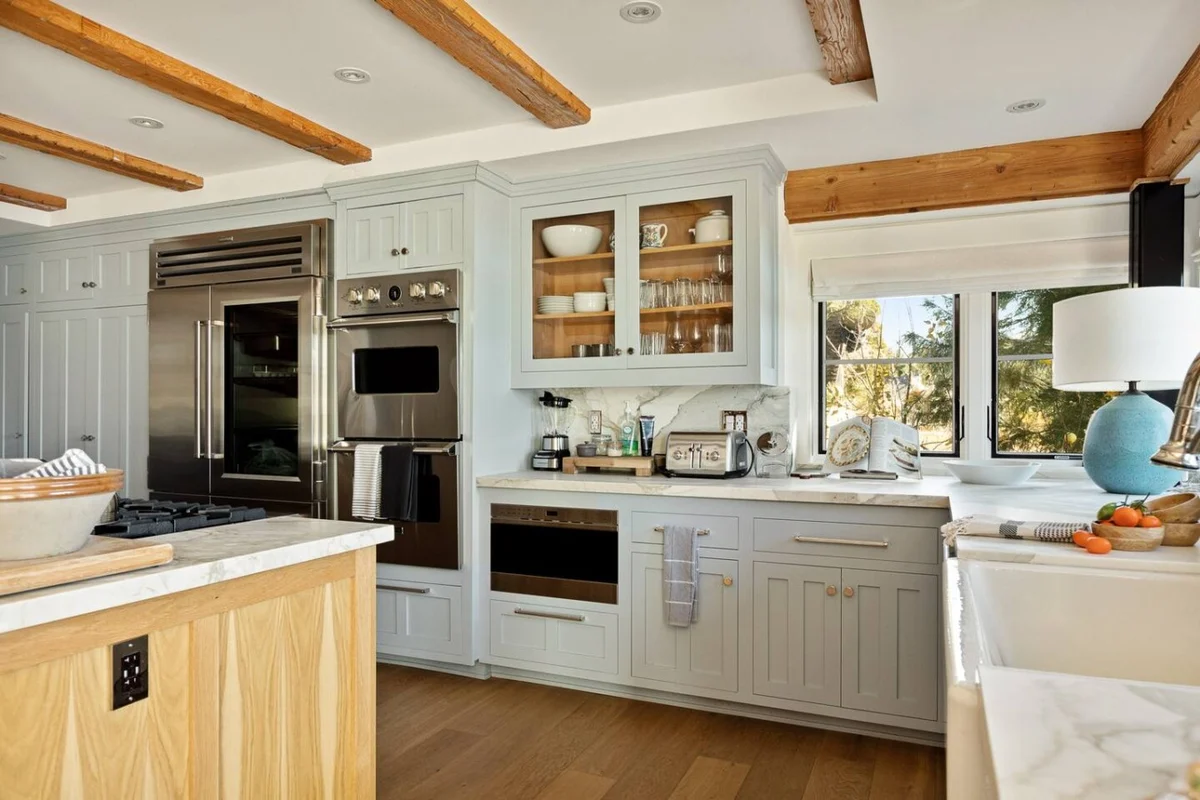 Whimsy by the Water Lakefront Cabin & Hot Tub #130