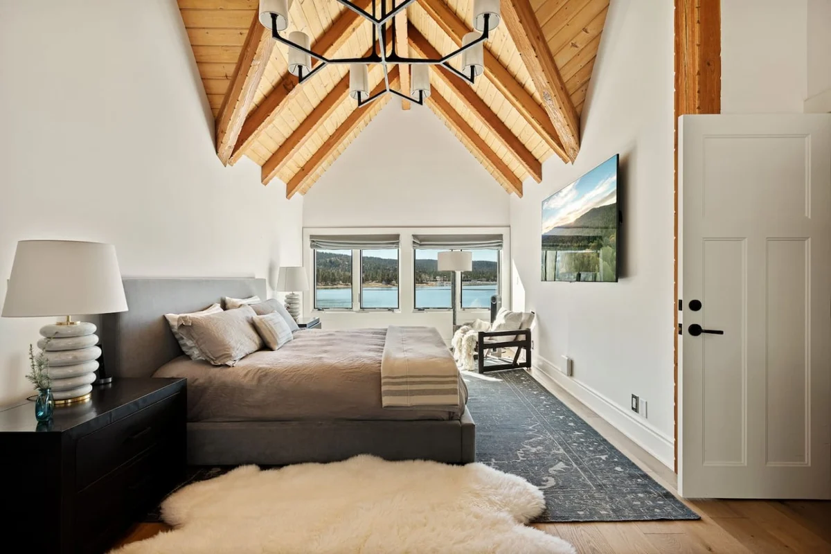 Whimsy by the Water Lakefront Cabin & Hot Tub #152