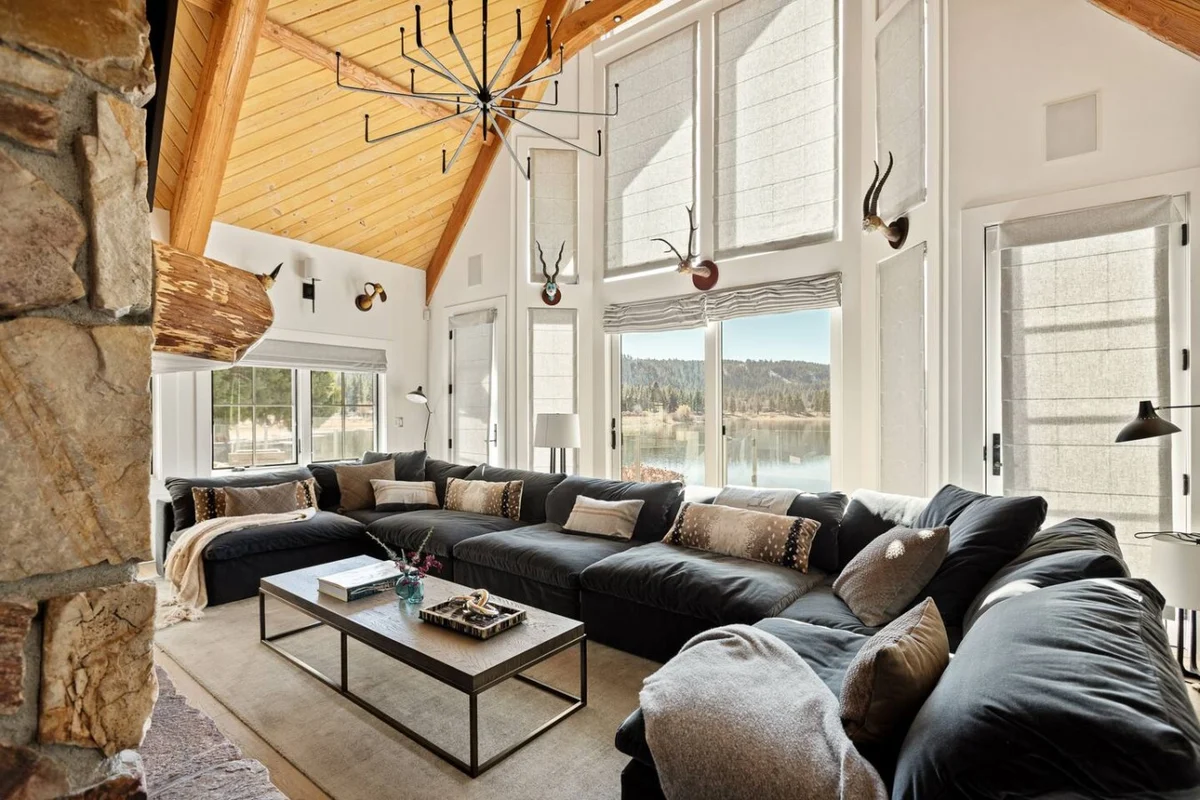 Whimsy by the Water Lakefront Cabin & Hot Tub #150
