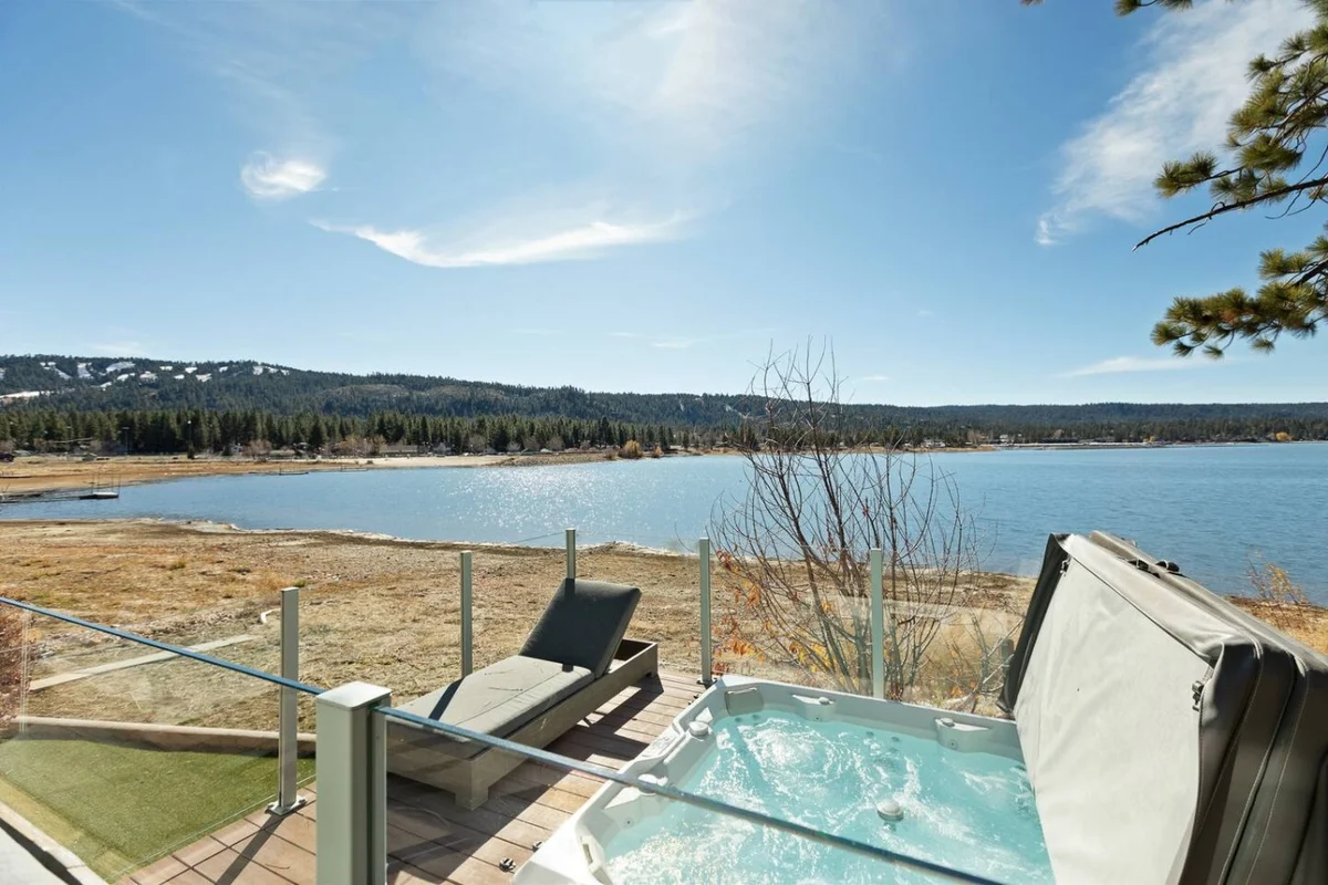 Whimsy by the Water Lakefront Cabin & Hot Tub #146