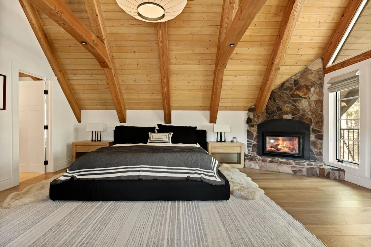 Whimsy by the Water Lakefront Cabin & Hot Tub #126