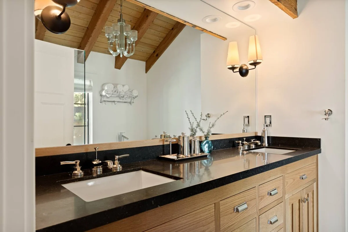 Whimsy by the Water Lakefront Cabin & Hot Tub #113