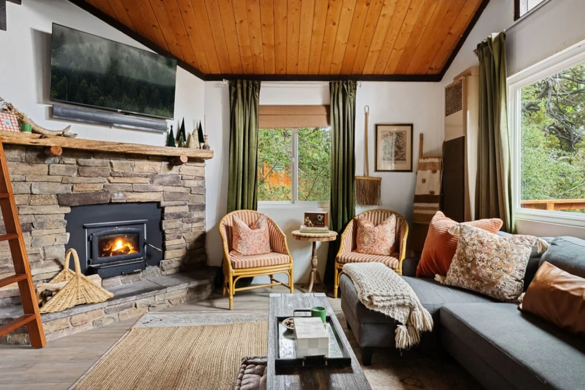 Vintage Mountain Retreat: Trendy Cabin, Loft #126
