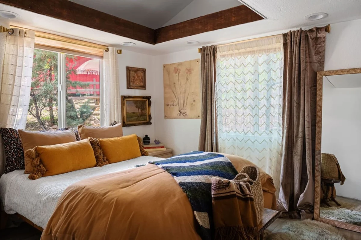 Vintage Mountain Retreat: Trendy Cabin, Loft #118