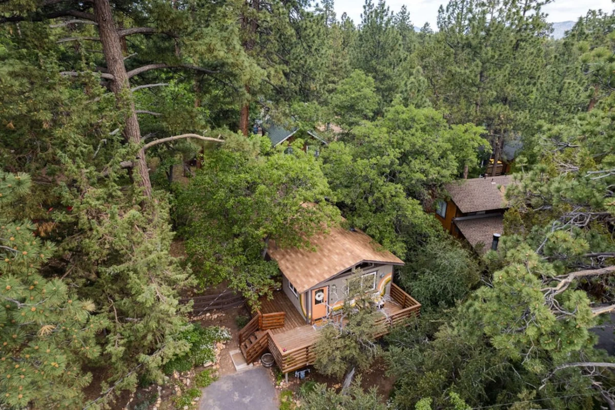 Vintage Mountain Retreat: Trendy Cabin, Loft #121