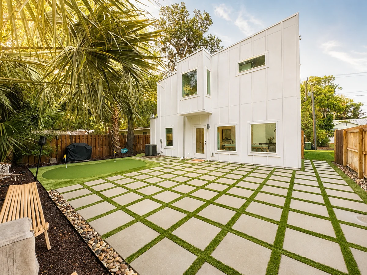 La Costa — A Modern Coastal Retreat with a Putting Green #113
