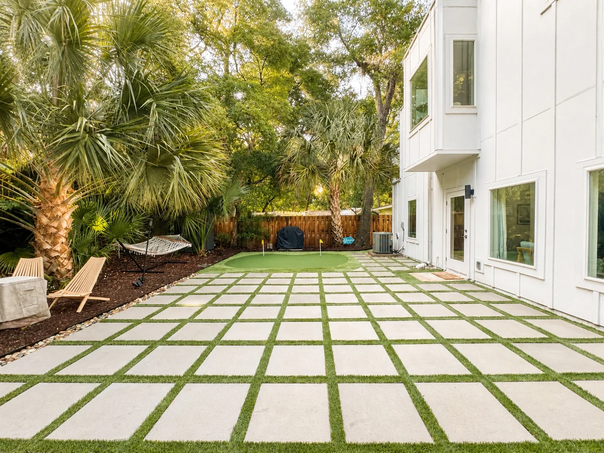 La Costa — A Modern Coastal Retreat with a Putting Green #112