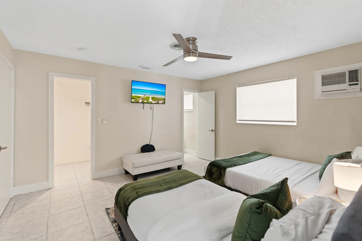 Bedroom 1 image 1