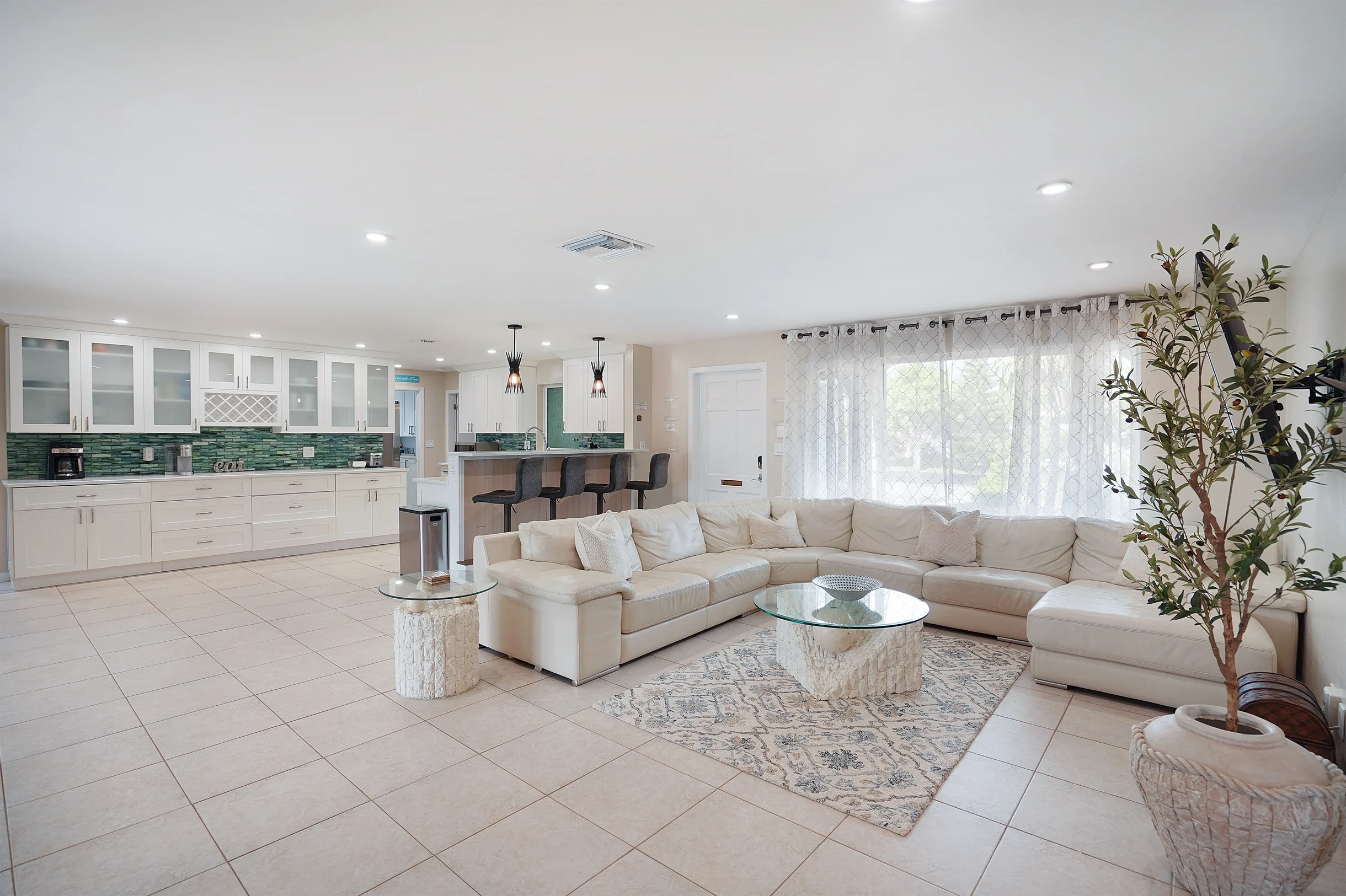 Home in Wilton Manors property photo 5