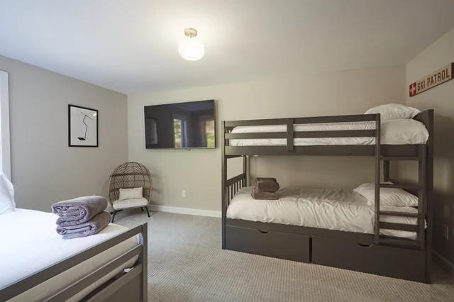 Bedroom 3 image 1